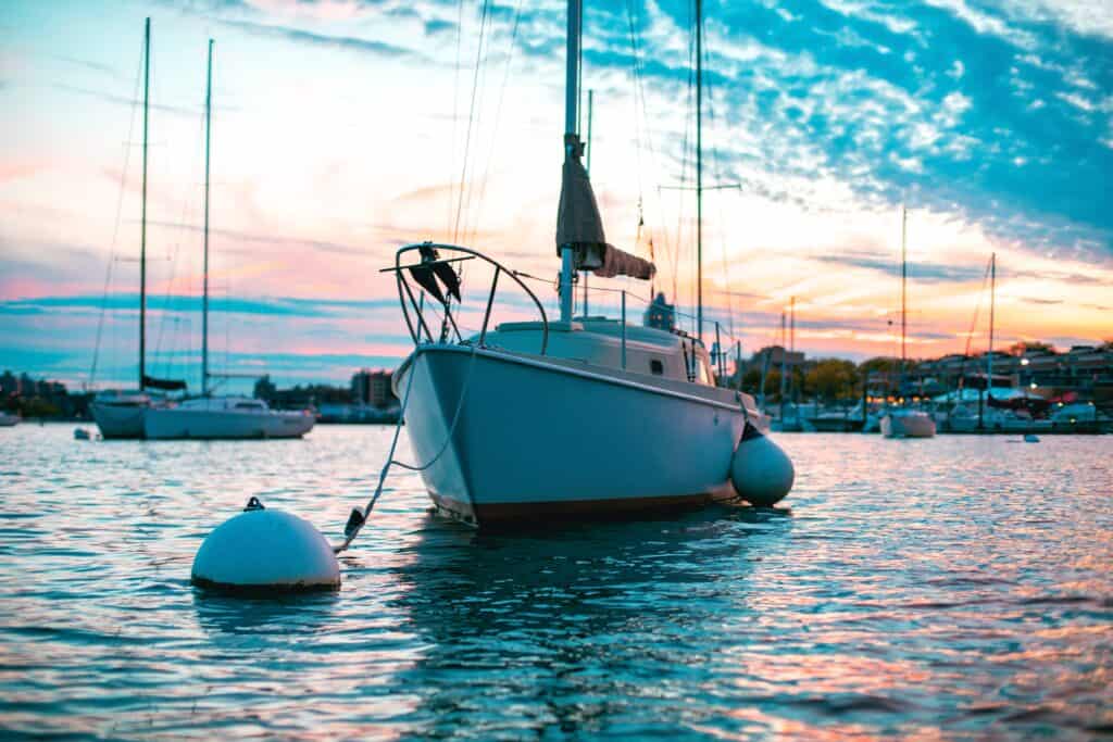keelboat-sailing-101-a-beginner-s-guide-to-navigating-the-seas-with
